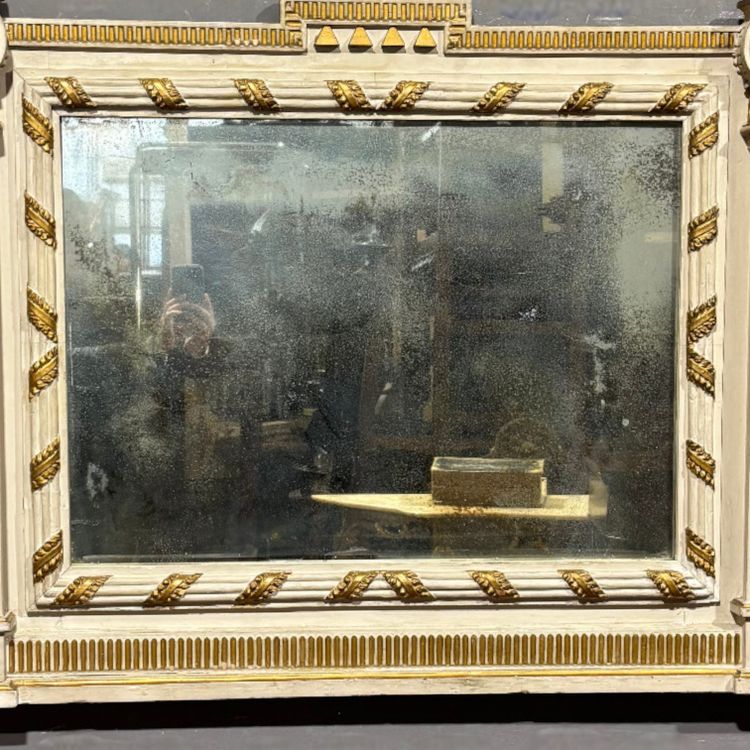 Miroir ancien laqué et doré
