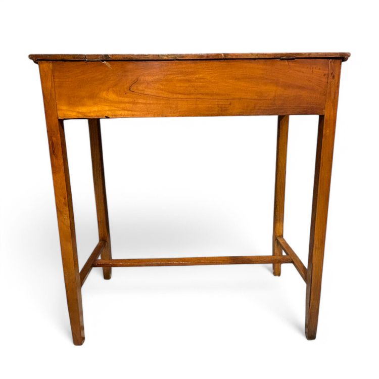 Coiffeuse élégante du XIXe siècle