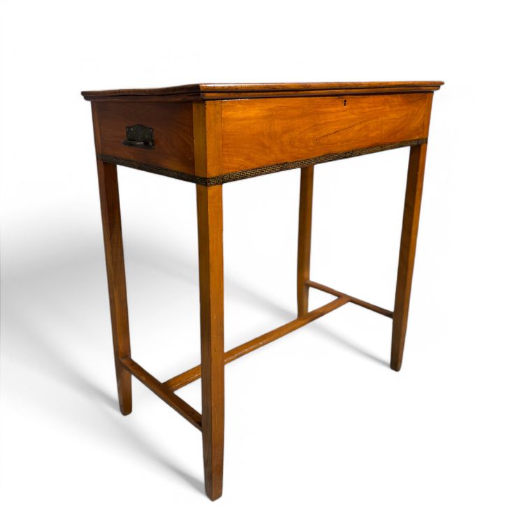 Coiffeuse élégante du XIXe siècle