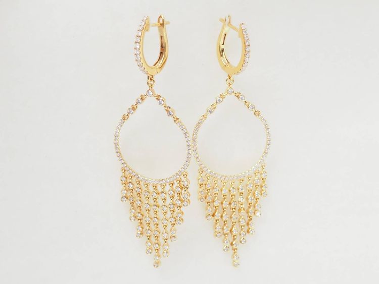 Boucles d'oreilles pendantes à pampilles en or jaune et diamants 