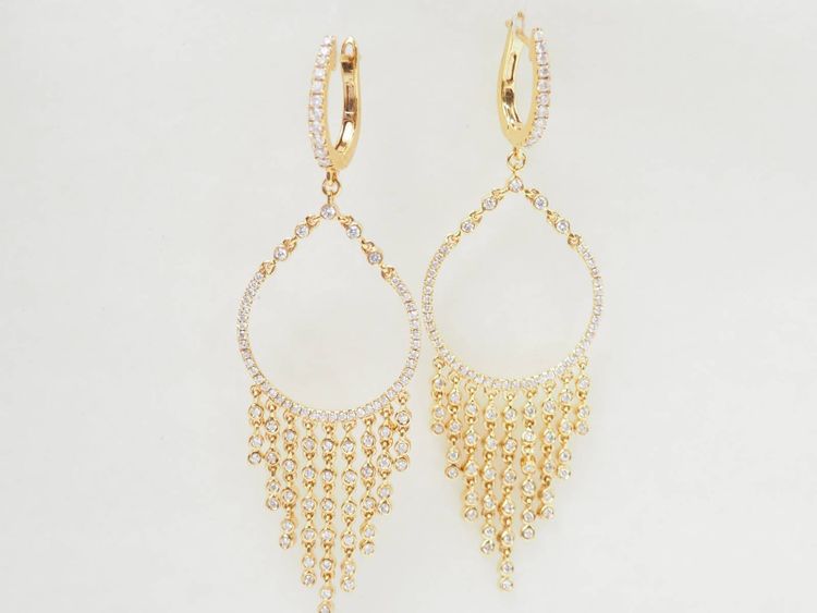 Boucles d'oreilles pendantes à pampilles en or jaune et diamants 
