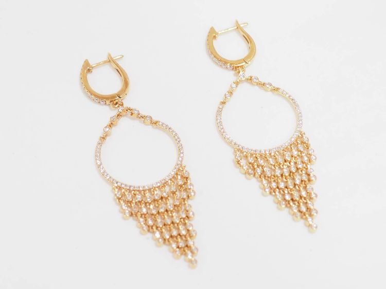 Boucles d'oreilles pendantes à pampilles en or jaune et diamants 