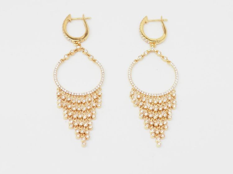 Boucles d'oreilles pendantes à pampilles en or jaune et diamants 