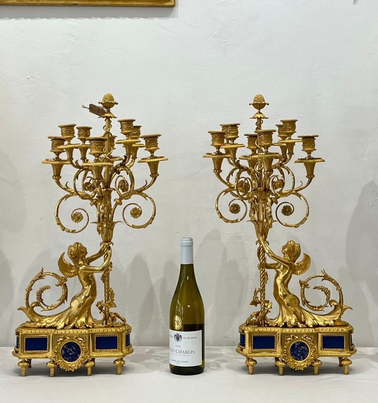 Coppia di candelabri con donne alate XIX secolo.