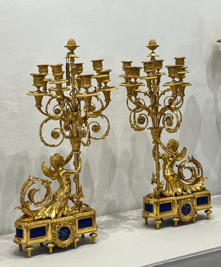 Coppia di candelabri con donne alate XIX secolo.