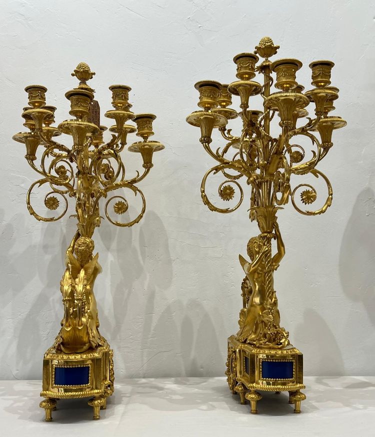 Coppia di candelabri con donne alate XIX secolo.