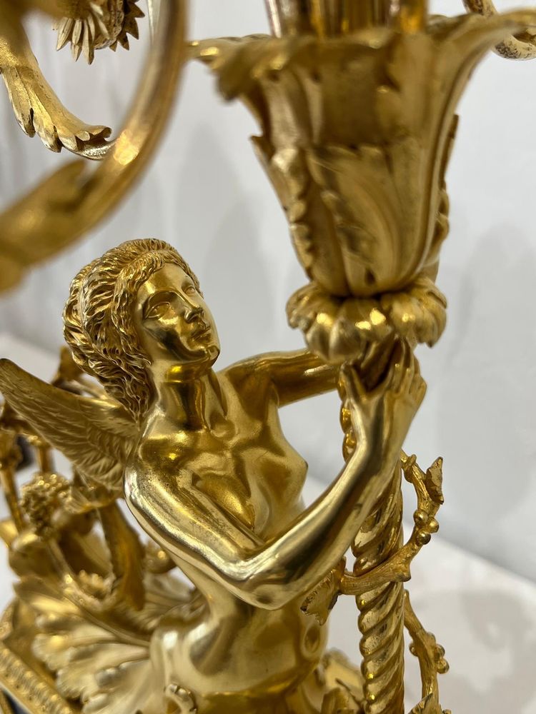 Coppia di candelabri con donne alate XIX secolo.