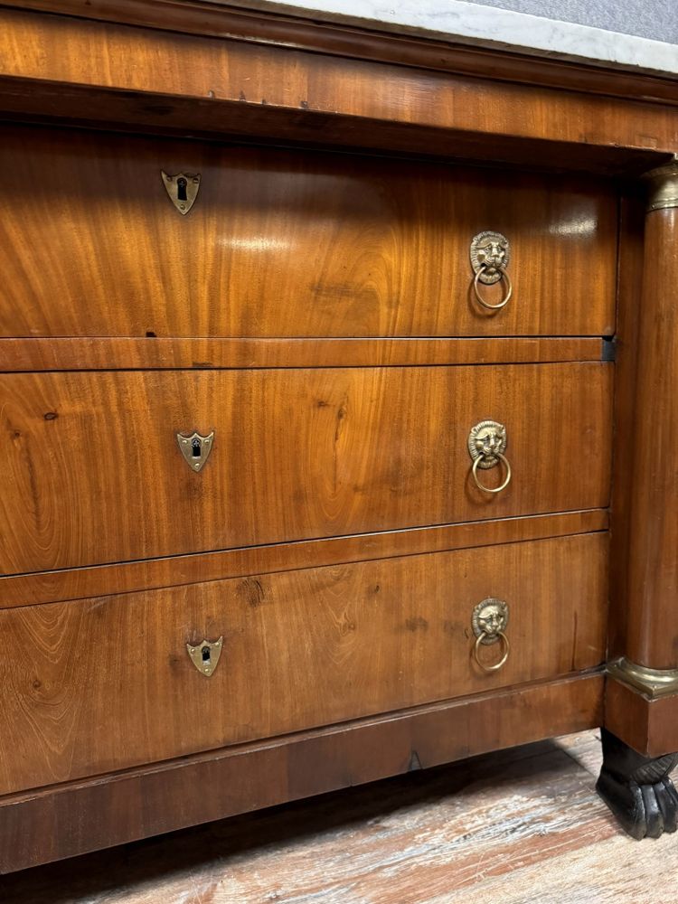 Magnifica cassettiera in mogano di epoca Impero del 1810 circa