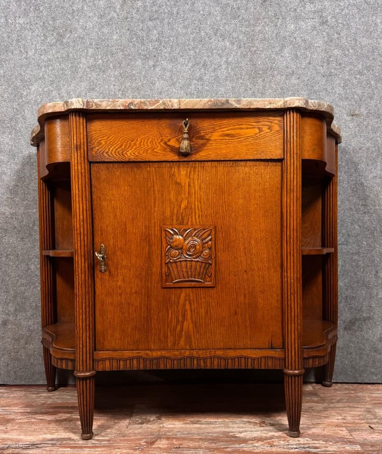 In the style of Dufresne: attractive Art Nouveau oak sideboard circa 1900