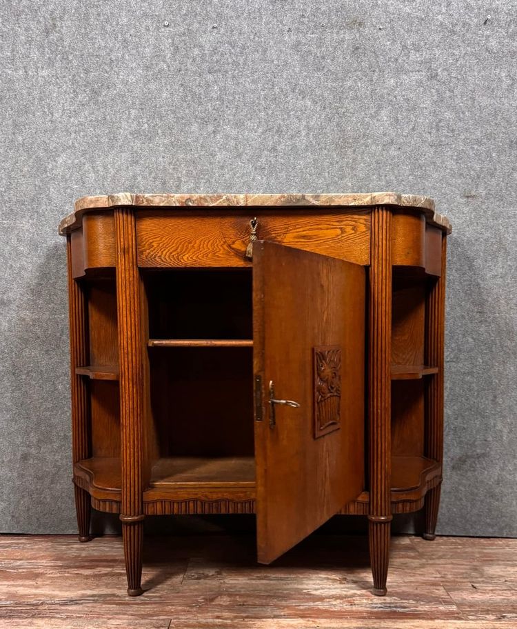 In the style of Dufresne: attractive Art Nouveau oak sideboard circa 1900