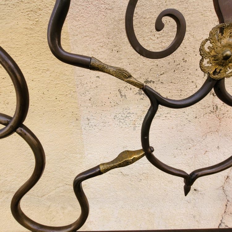 Grande letto in acciaio con serpenti, inizio XIX secolo