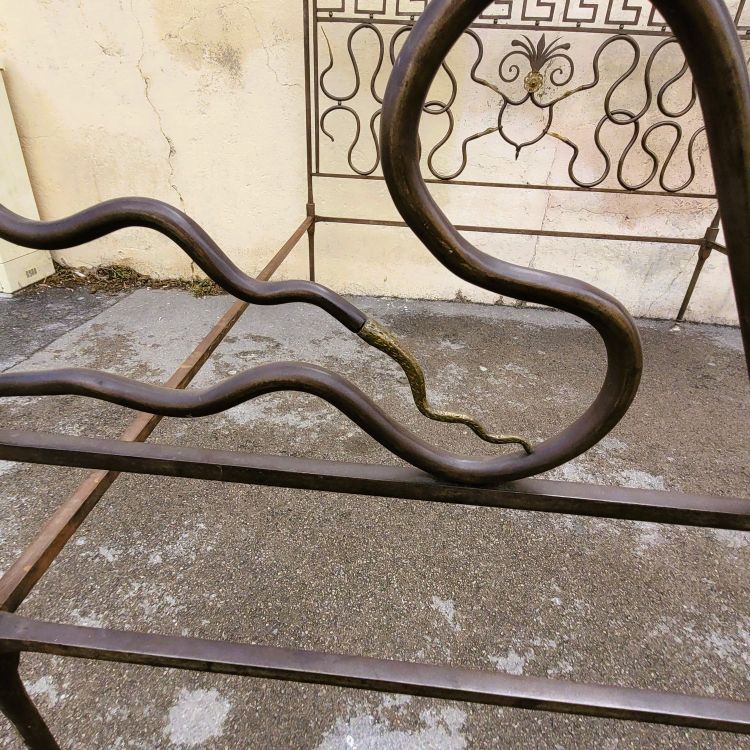 Grande letto in acciaio con serpenti, inizio XIX secolo