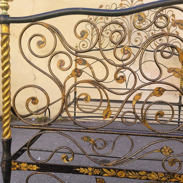 Letto in ferro dipinto, Genova, inizio XIX secolo