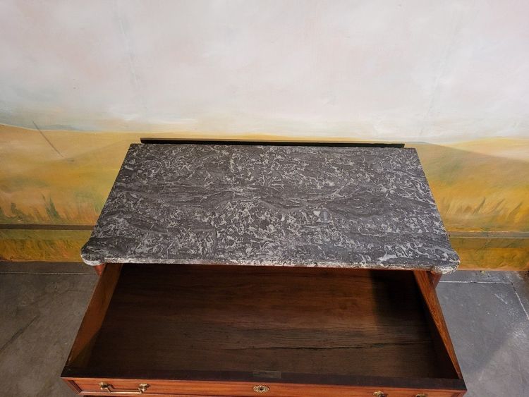 Petite commode Louis XVI En Acajou