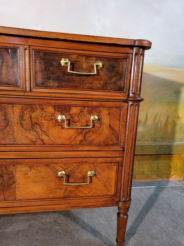 Petite Commode Louis XVI En Noyer