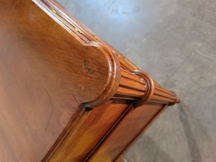 Petite Commode Louis XVI En Noyer