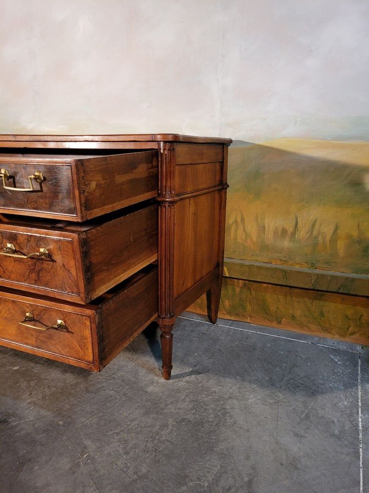 Petite Commode Louis XVI En Noyer