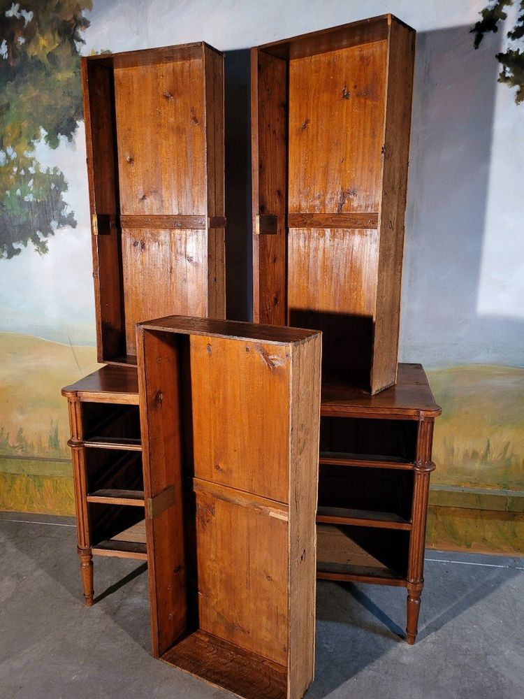 Petite Commode Louis XVI En Noyer