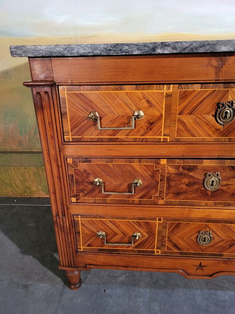 Petite Commode époque Louis XVI En Marqueterie