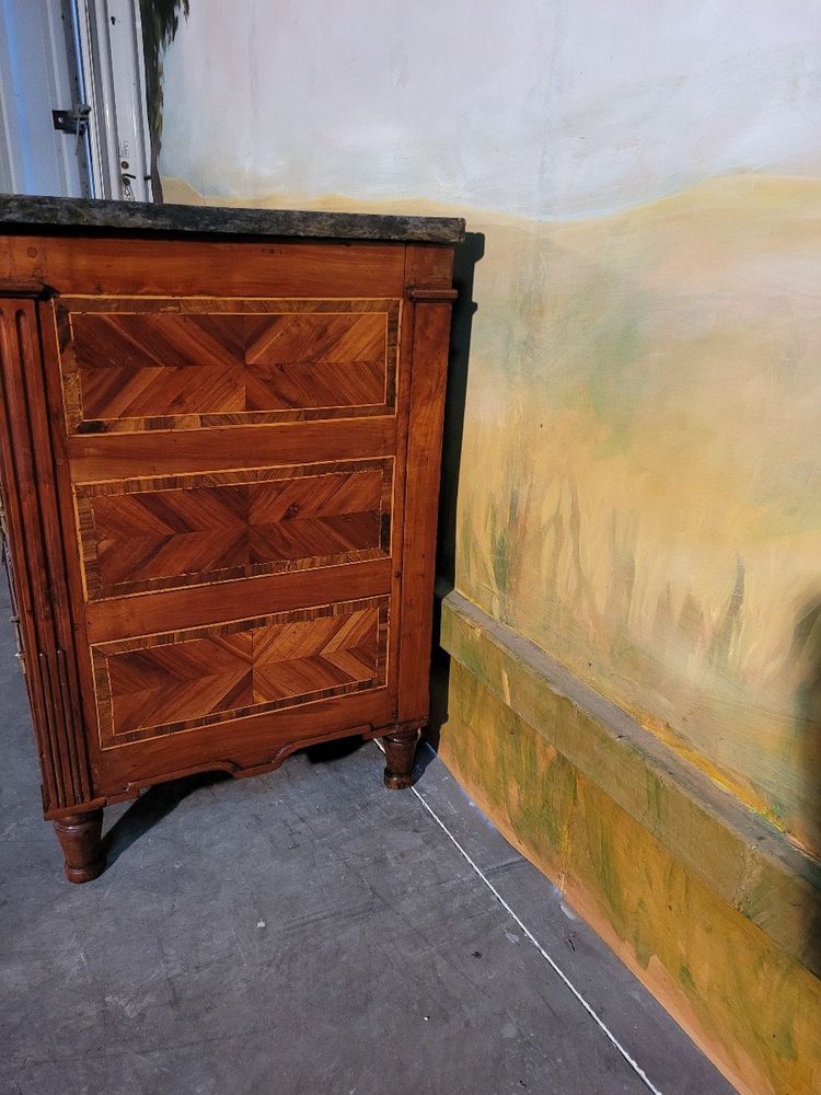 Petite Commode époque Louis XVI En Marqueterie