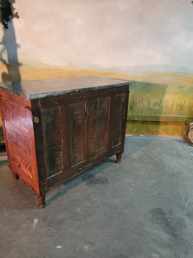Petite Commode époque Louis XVI En Marqueterie