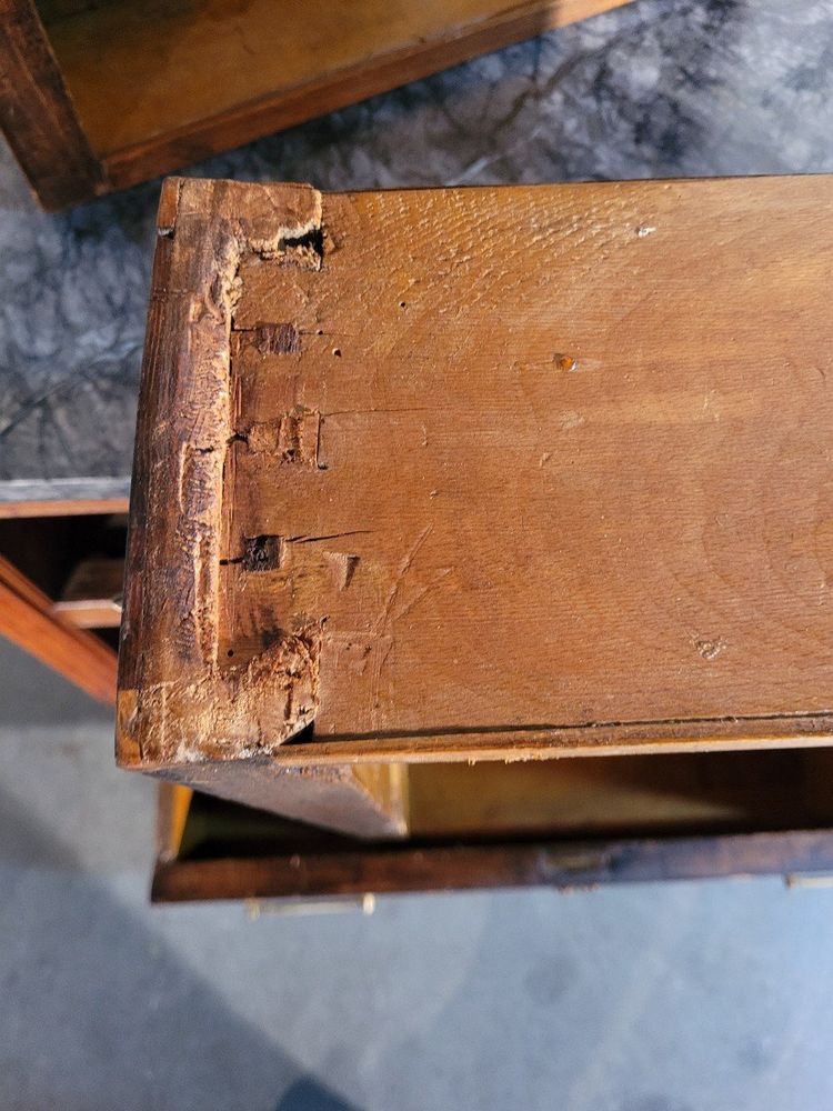 Petite Commode époque Louis XVI En Marqueterie