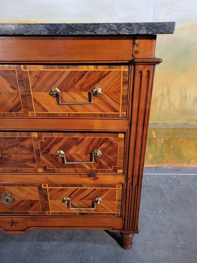 Petite Commode époque Louis XVI En Marqueterie