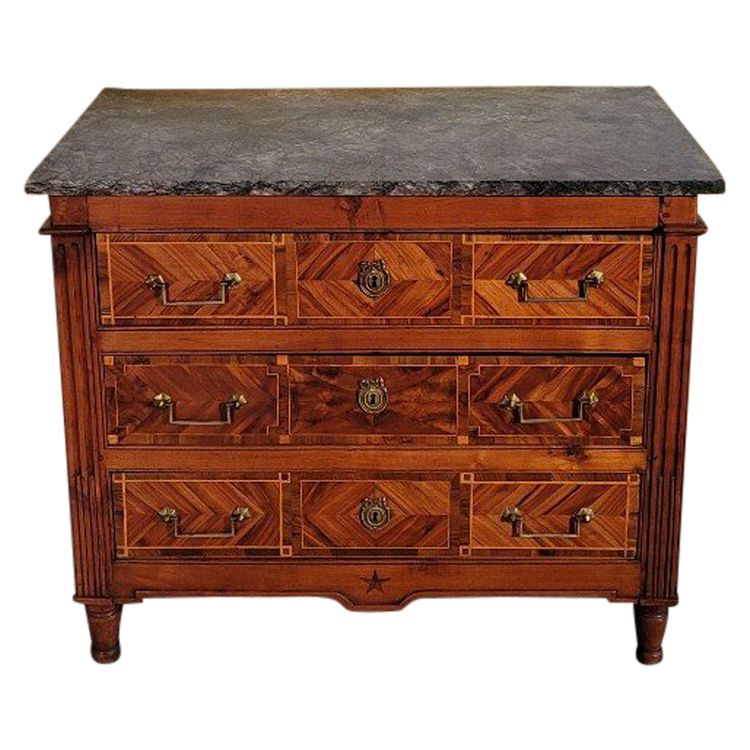 Petite Commode époque Louis XVI En Marqueterie