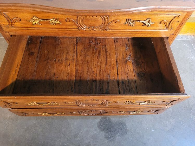 Commode époque Louis XV En Noyer