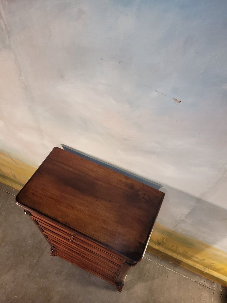 Semainier, Chiffonnier, Commode Haute. Acajou