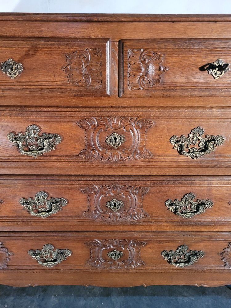 Commode Sculptée En Chêne époque XIX ème Siècle