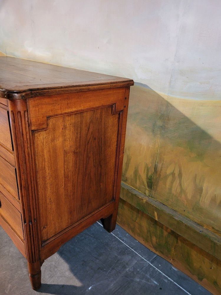 Commode époque Louis XVI En Noyer