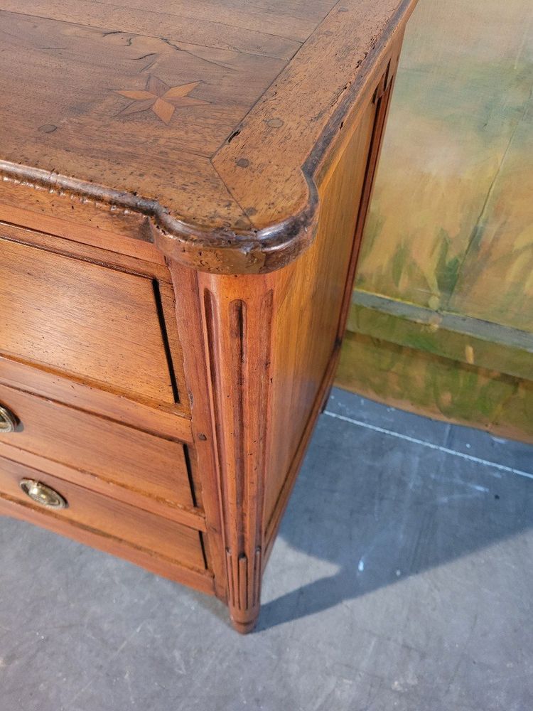 Commode époque Louis XVI En Noyer