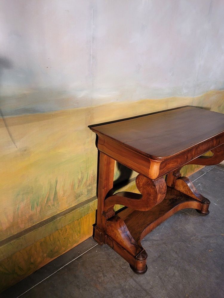 Consolle d'epoca in noce, stile restauro