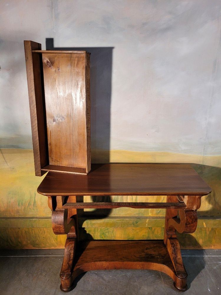 Consolle d'epoca in noce, stile restauro