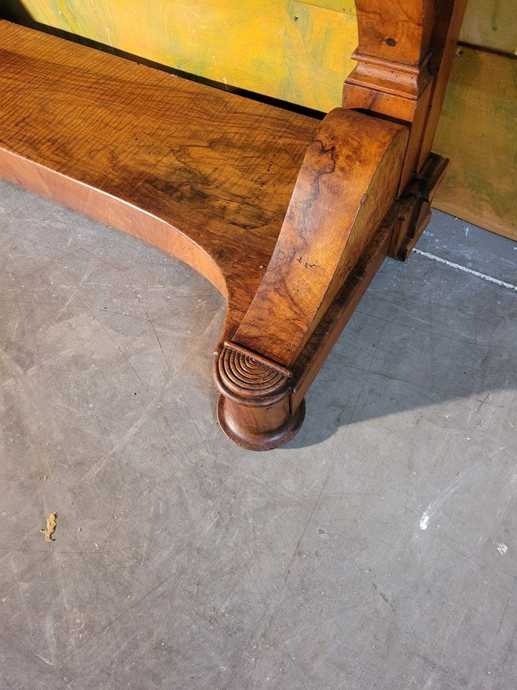 Consolle d'epoca in noce, stile restauro