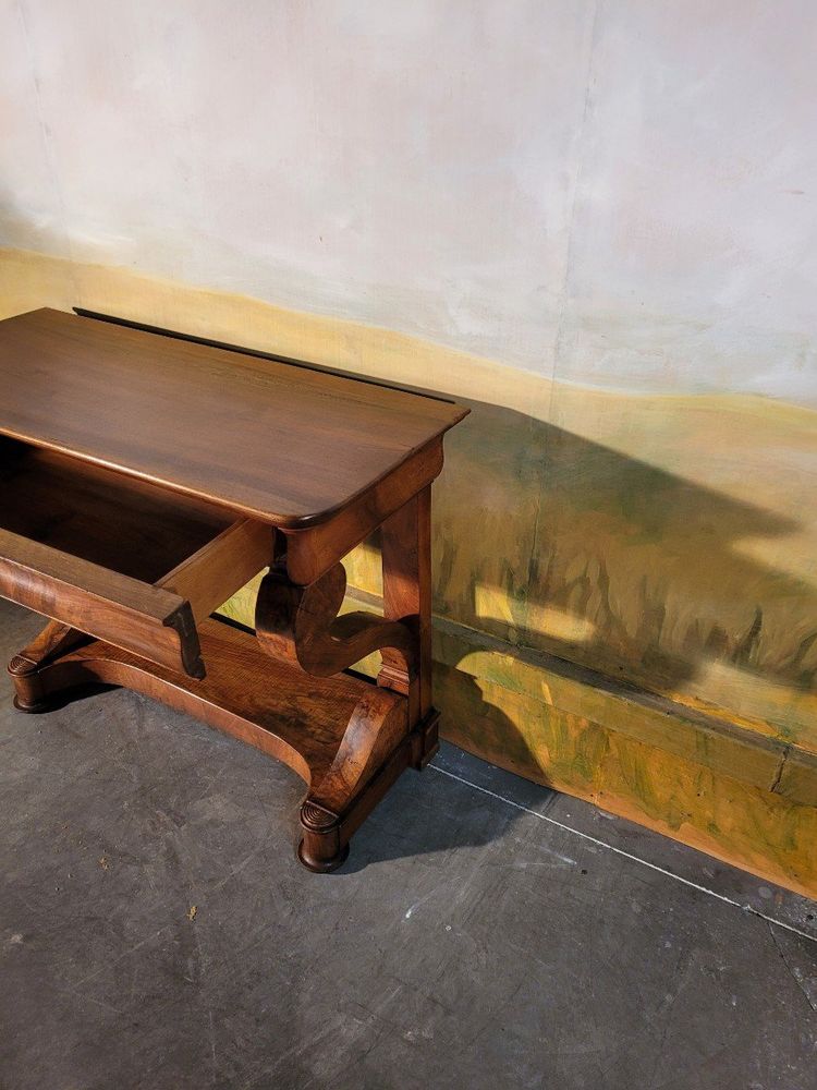 Consolle d'epoca in noce, stile restauro