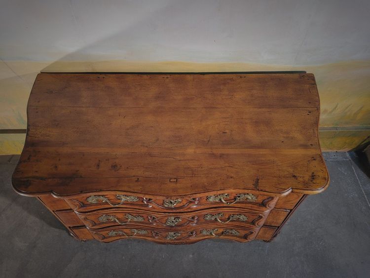 Commode Arbalète  époque Louis XV En merisier