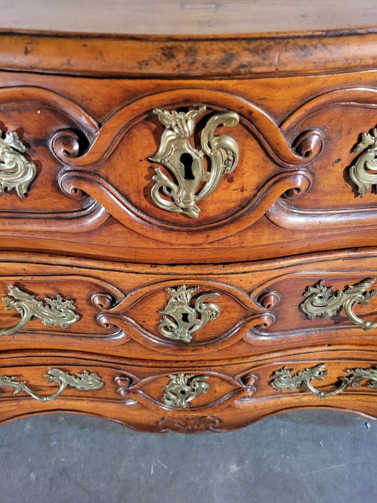 Commode Arbalète  époque Louis XV En merisier