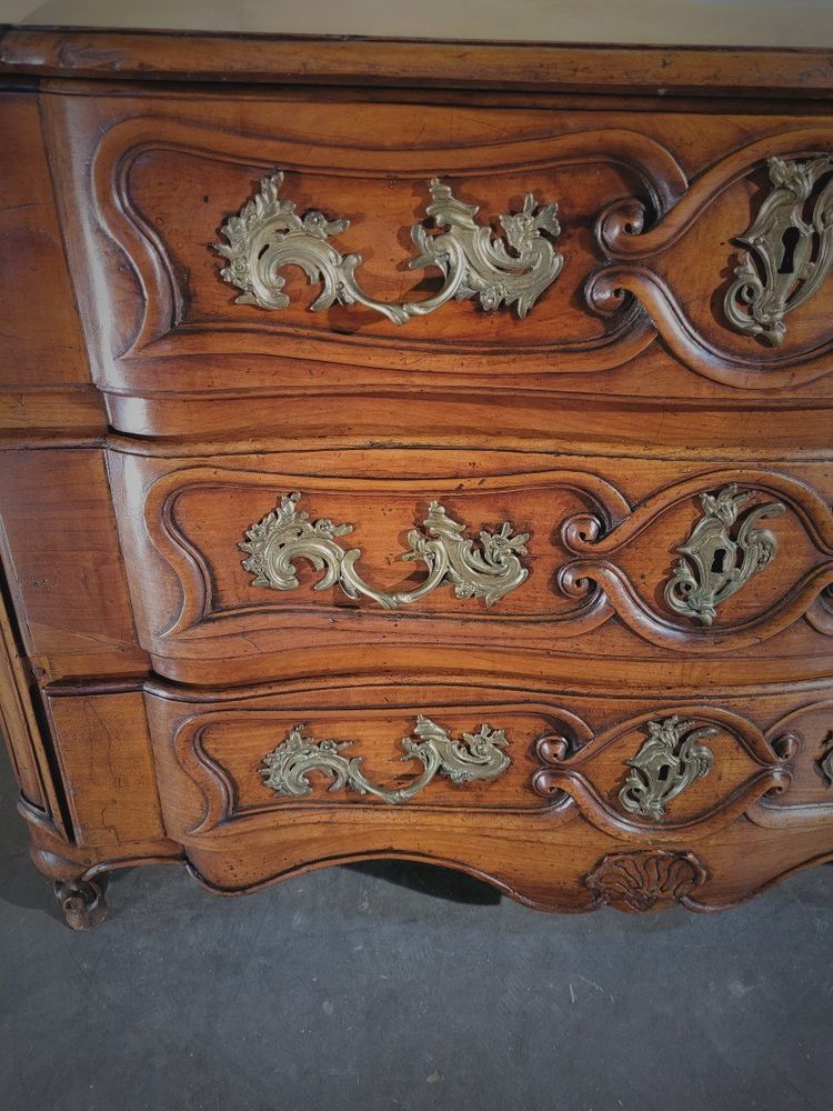 Commode Arbalète  époque Louis XV En merisier
