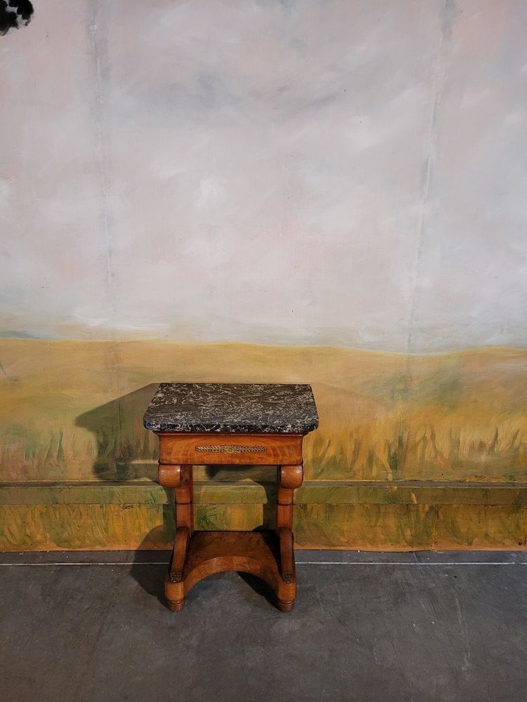 Piccola consolle d'epoca in noce, stile restauro