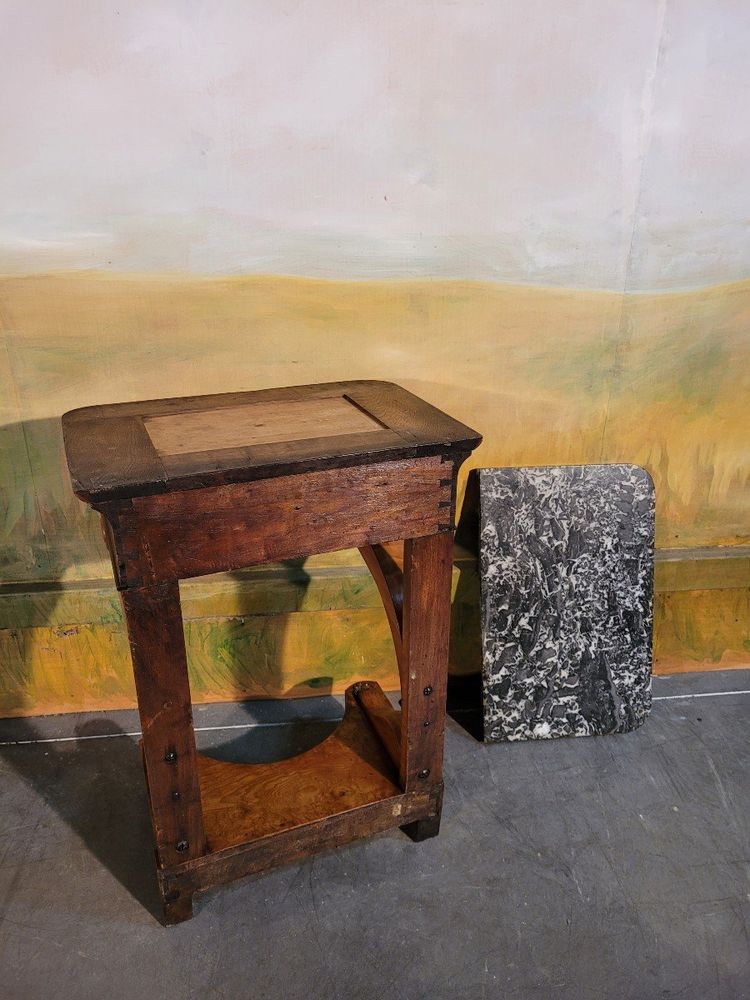 Piccola consolle d'epoca in noce, stile restauro