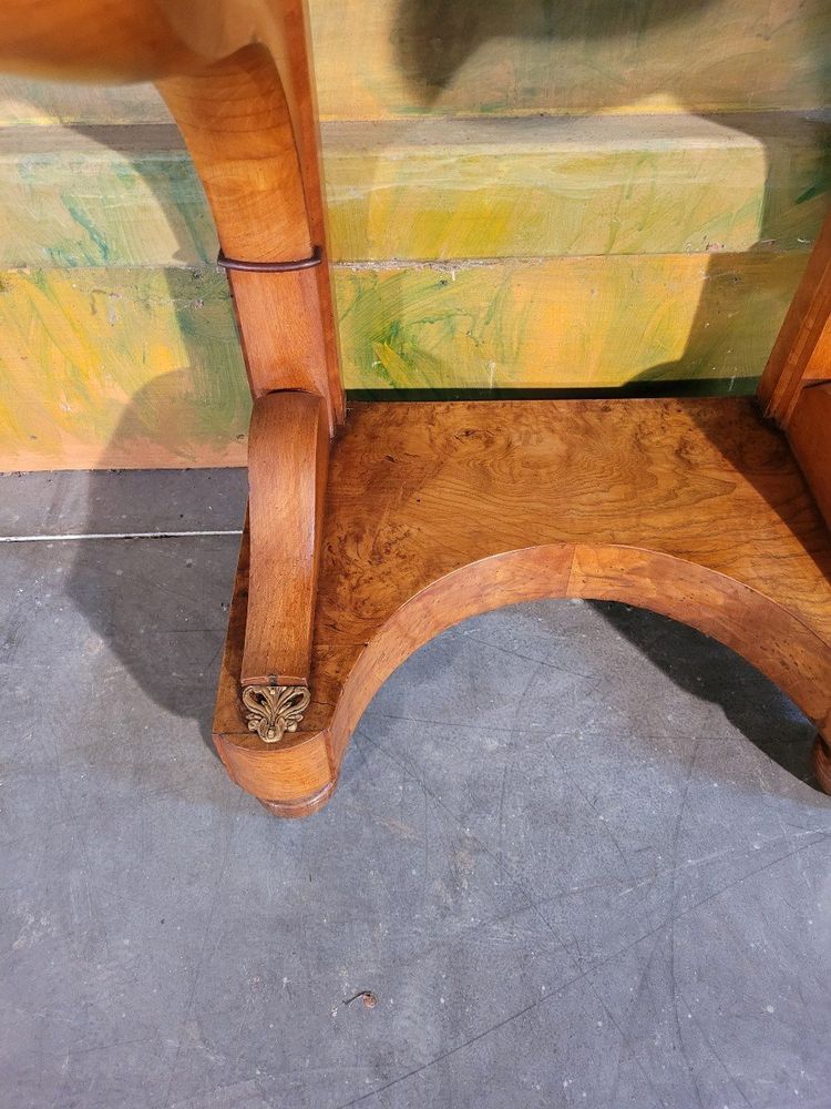 Piccola consolle d'epoca in noce, stile restauro