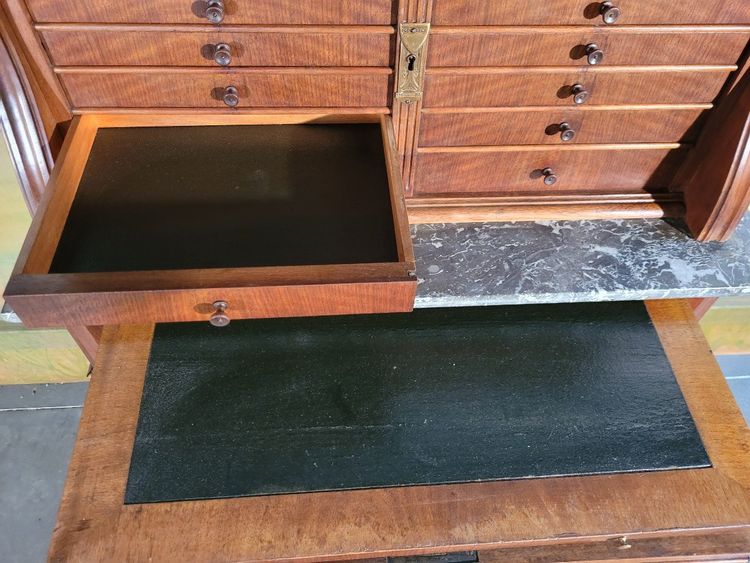 Zahnarztschrank, 19. Jahrhundert