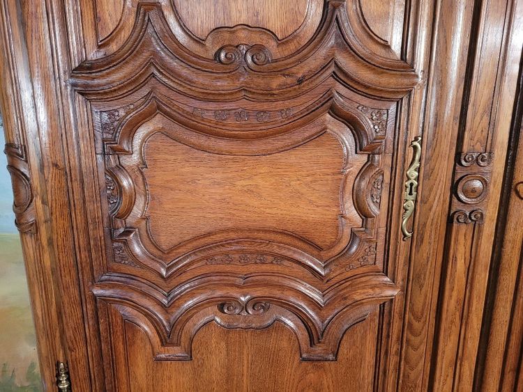 Geschnitzter Eichenschrank aus der Zeit Ludwigs XIV.