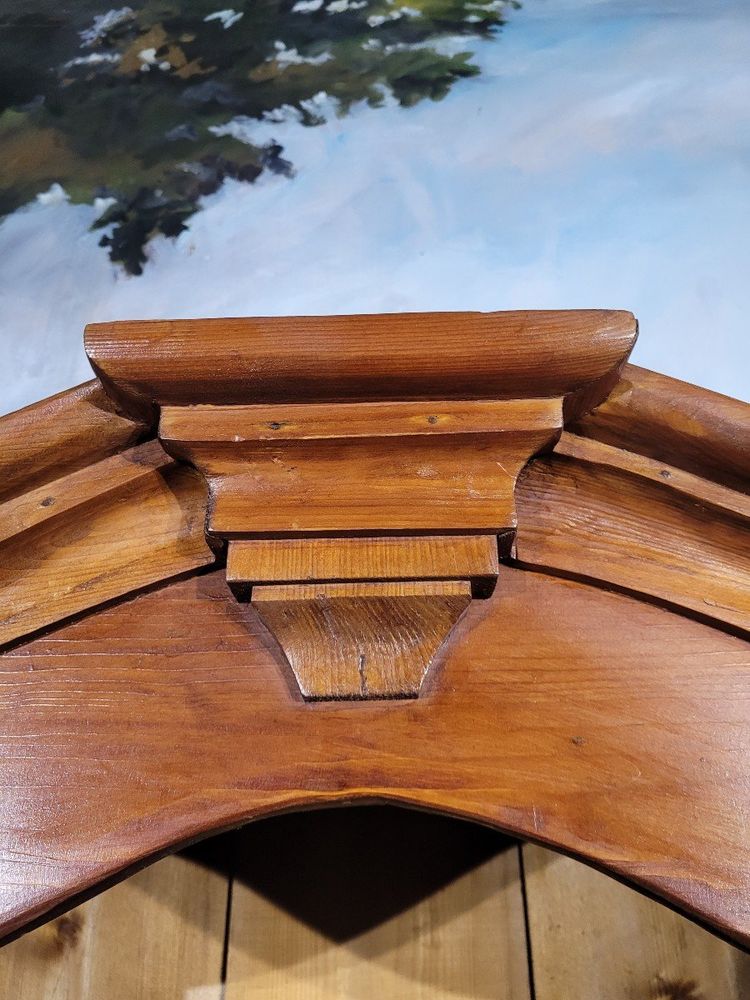 Piccola credenza a due corpi in abete di montagna