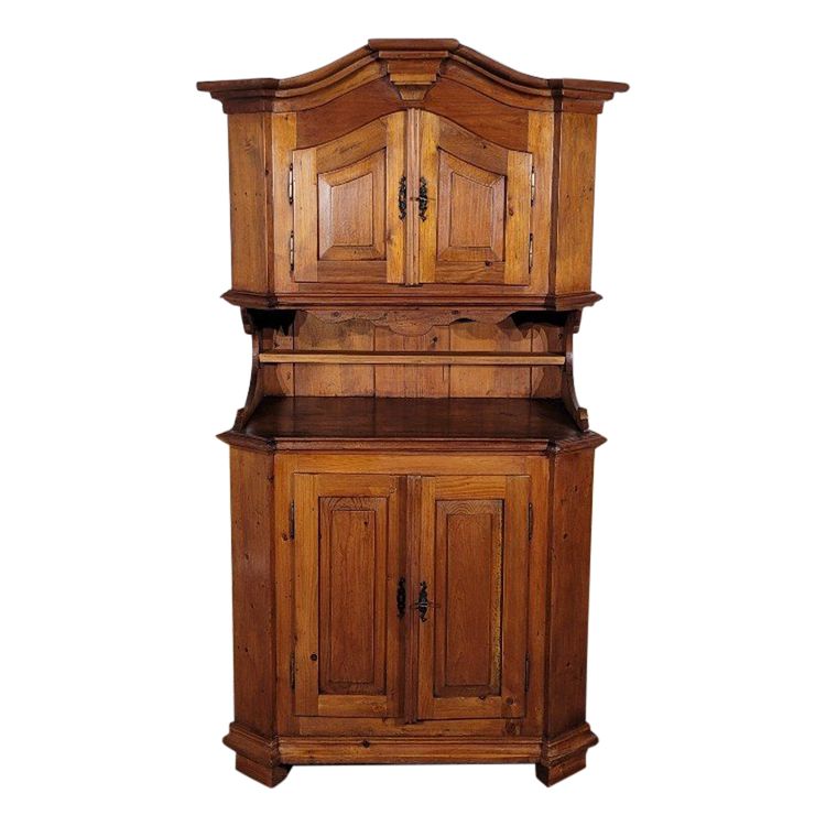 Piccola credenza a due corpi in abete di montagna