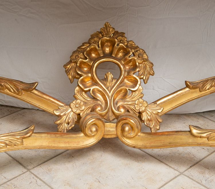 Antica consolle in legno dorato del XIX secolo.