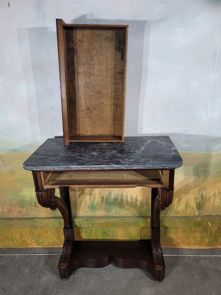 Consolle in mogano del periodo di restauro