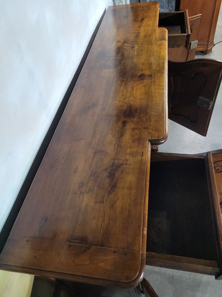 Credenza in ciliegio in stile Luigi XV del XIX secolo